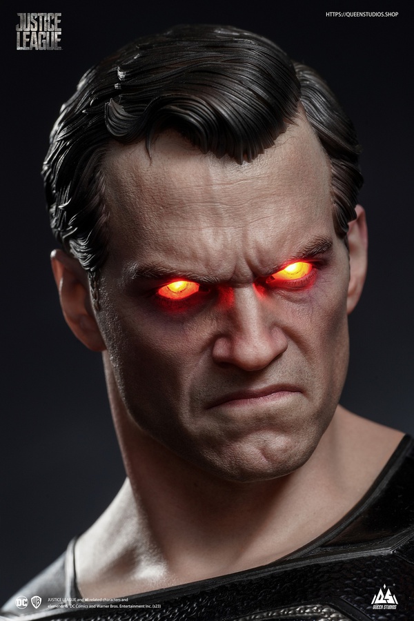 SUPERMAN (HENRY CAVIL) - BLACK SUIT - PREMIUM EDITION