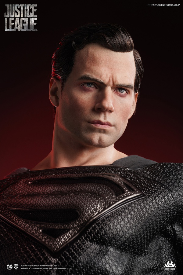 SUPERMAN (HENRY CAVIL) - BLACK SUIT - PREMIUM EDITION