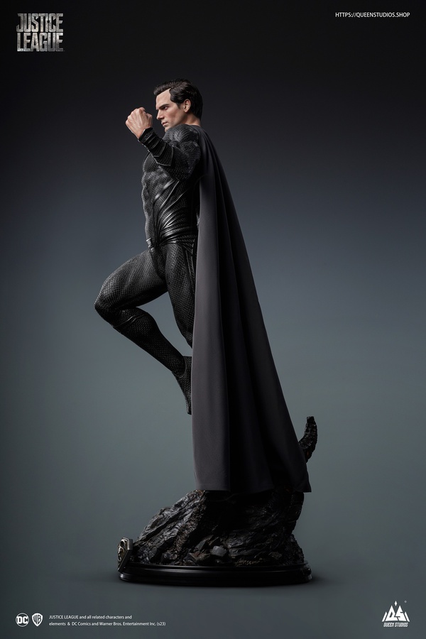 SUPERMAN (HENRY CAVIL) - BLACK SUIT - PREMIUM EDITION