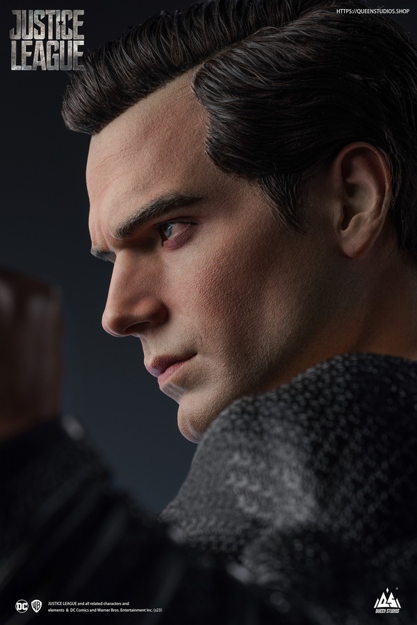 SUPERMAN (HENRY CAVIL) - BLACK SUIT - PREMIUM EDITION