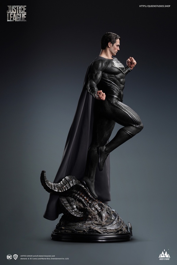 SUPERMAN (HENRY CAVIL) - BLACK SUIT - PREMIUM EDITION
