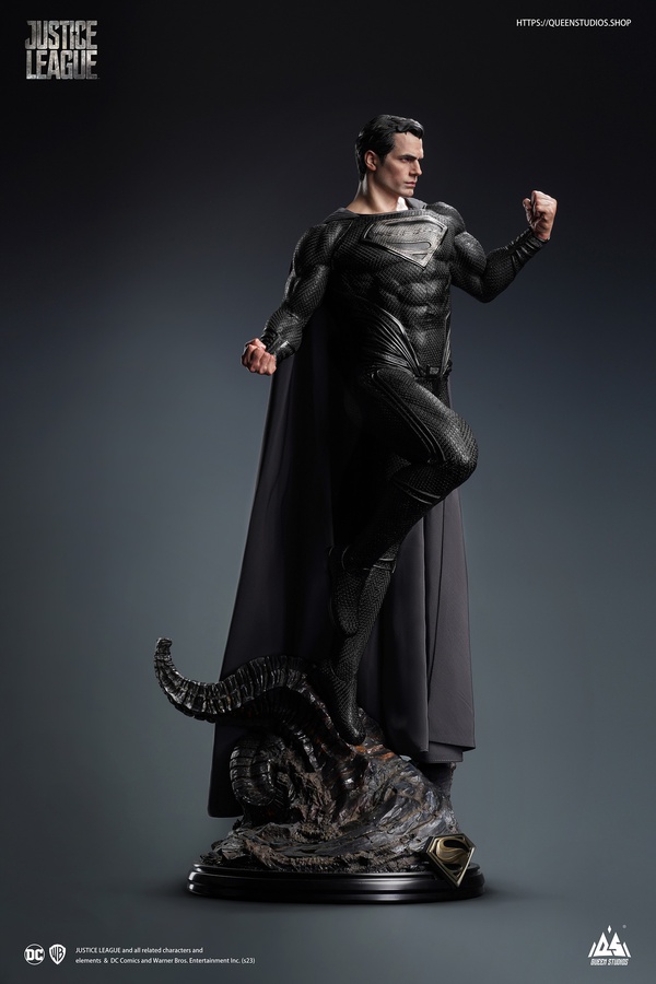 SUPERMAN (HENRY CAVIL) - BLACK SUIT - PREMIUM EDITION