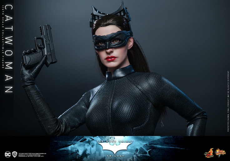 Catwoman (Anne Hathaway)