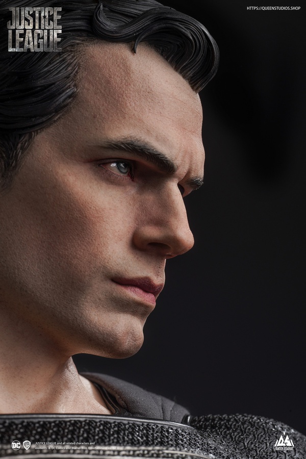 SUPERMAN (HENRY CAVIL) - BLACK SUIT - PREMIUM EDITION