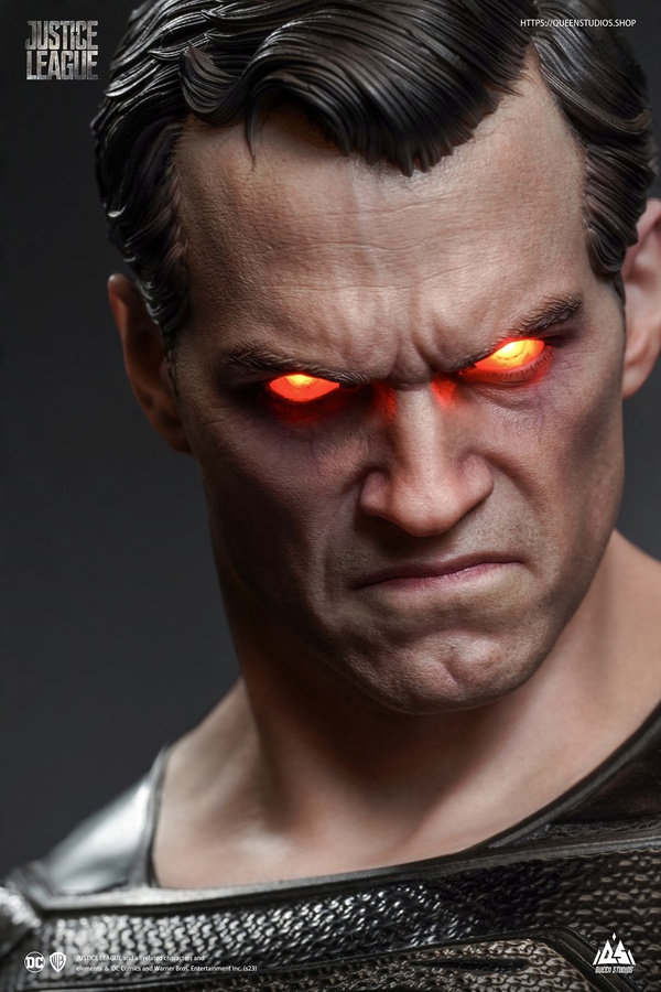 SUPERMAN (HENRY CAVIL) - BLACK SUIT - PREMIUM EDITION