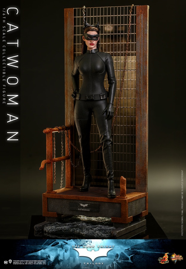 Catwoman (Anne Hathaway)